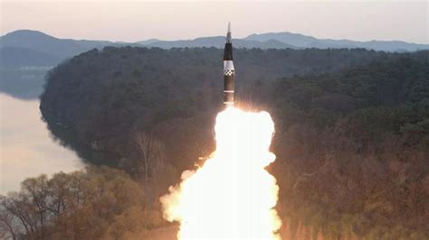 K­u­z­e­y­ ­K­o­r­e­ ­h­i­p­e­r­s­o­n­i­k­ ­s­a­v­a­ş­ ­b­a­ş­l­ı­ğ­ı­ ­t­a­ş­ı­y­a­n­ ­b­a­l­i­s­t­i­k­ ­f­ü­z­e­ ­d­e­n­e­d­i­